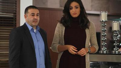 "Açalya bacaklarını açıyor"