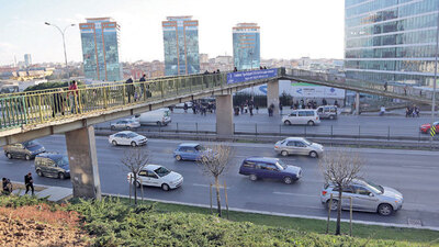 Esenkent geçidi yıkılıyor