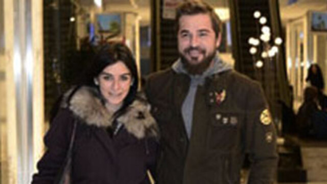Eşiyle alışverişte...