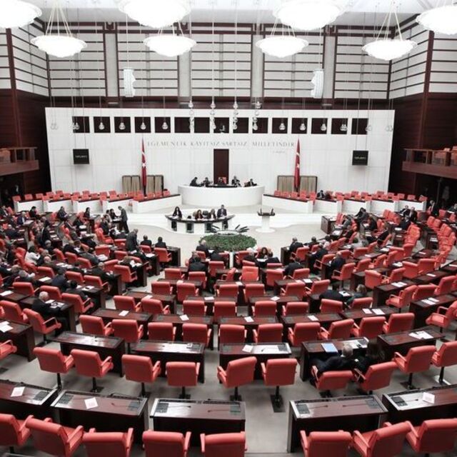 Ak Parti tek başkan, tek meclis için oy isteyecek