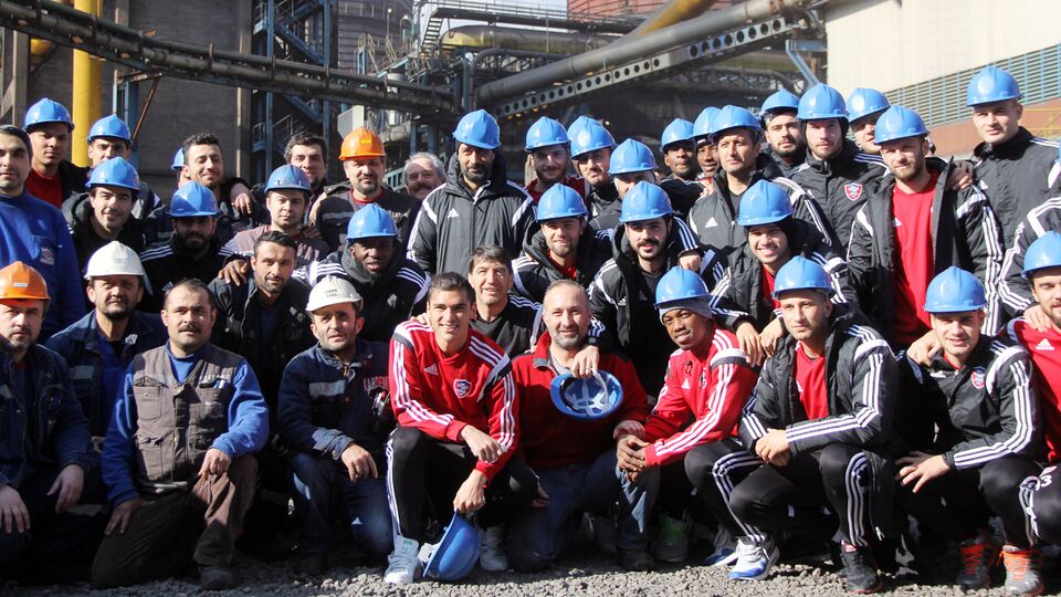 Karabüksporlu futbolcular Kardemir'i gezdi
