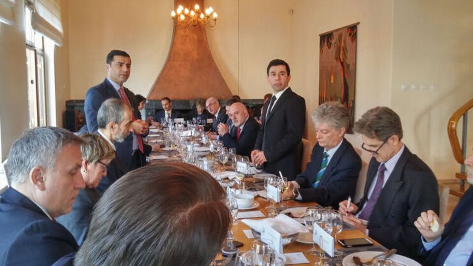 Demirtaş büyükelçilerle görüştü