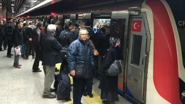 Marmaray 19 dakika durdu!