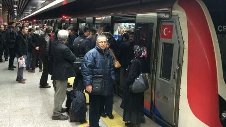 Marmaray 19 dakika durdu!