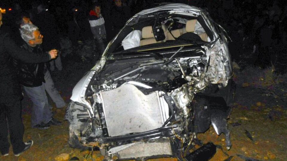 Takla atan otomobilden fırladı!.. 2 ölü, 1 yaralı!
