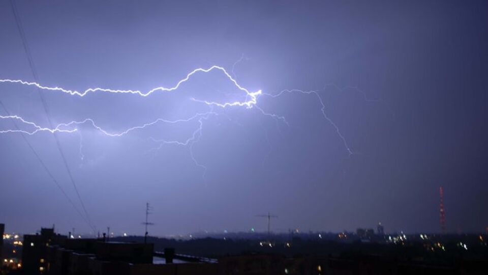 "Gök gürlerse duş almayın, kablolu telefon kullanmayın"