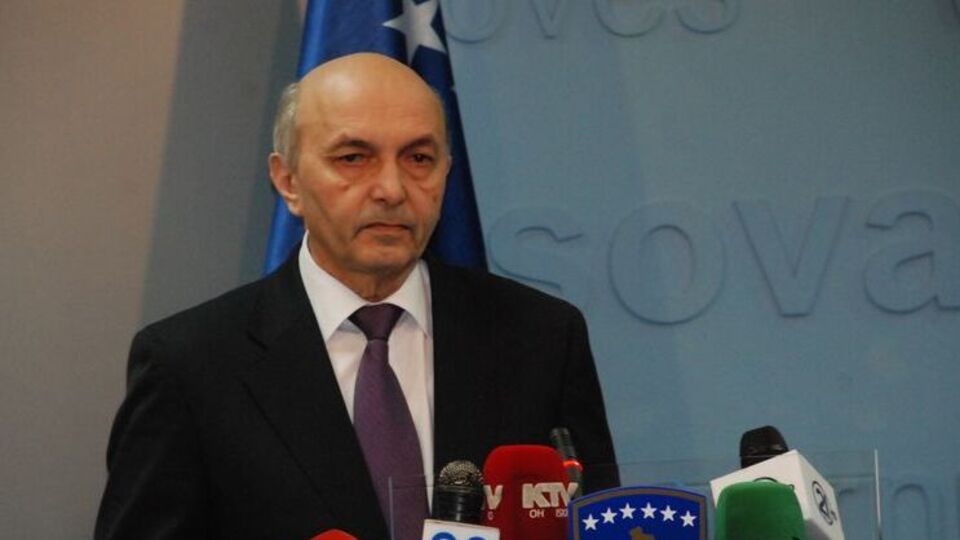 Sırp kökenli bakan görevden alındı