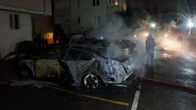 Üsküdar'da 9 araç kundaklandı