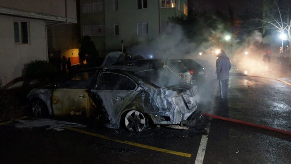 Üsküdar'da 9 araç kundaklandı