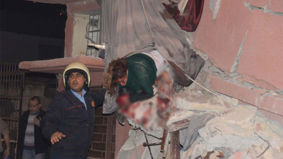 Mersin'de bina çöktü! 5 yaralı var