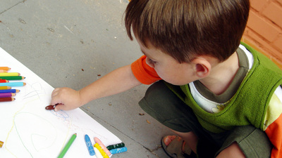 Çocuklarda yaratıcı zekayı köreltiyor