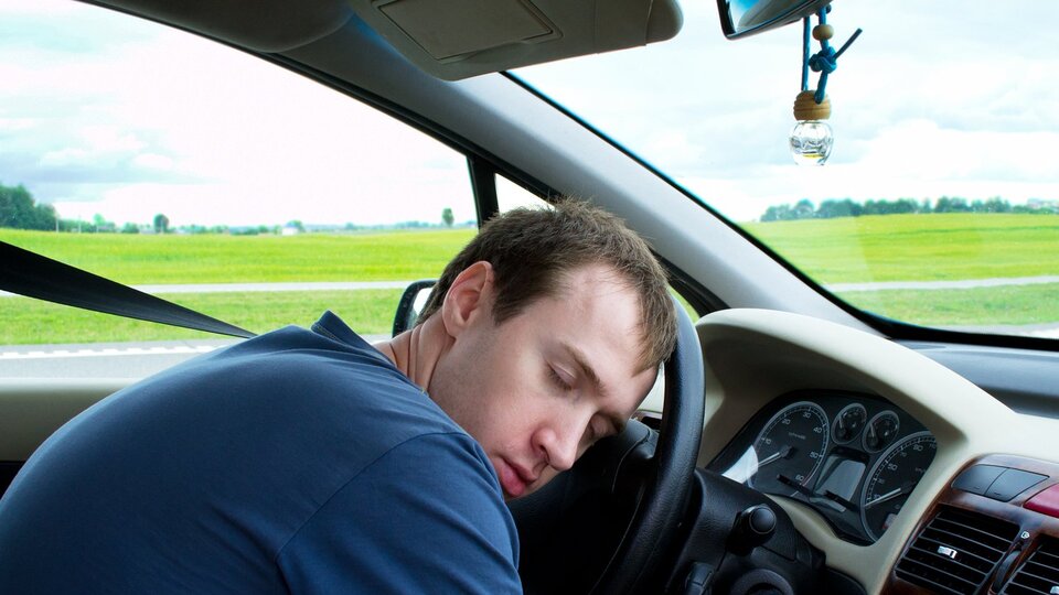 Uykusuzluk sürücülerde alkol etkisi yaratıyor