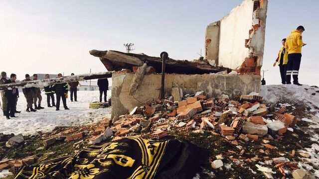 Köyde eski su deposu yıkıldı: 1 çocuk öldü
