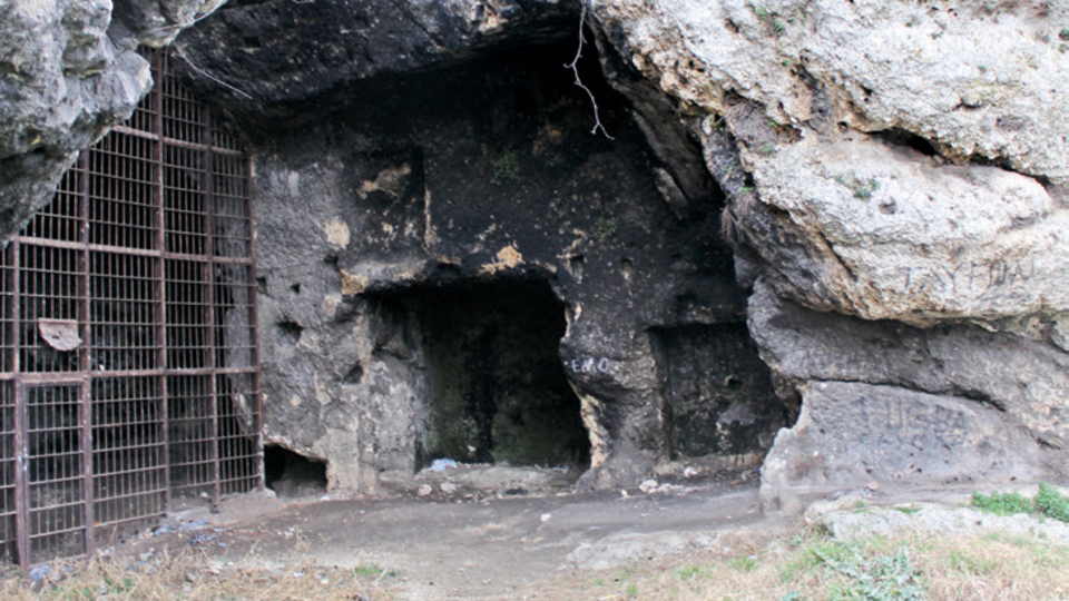 400 bin yıllık mağarada tinerci istilası