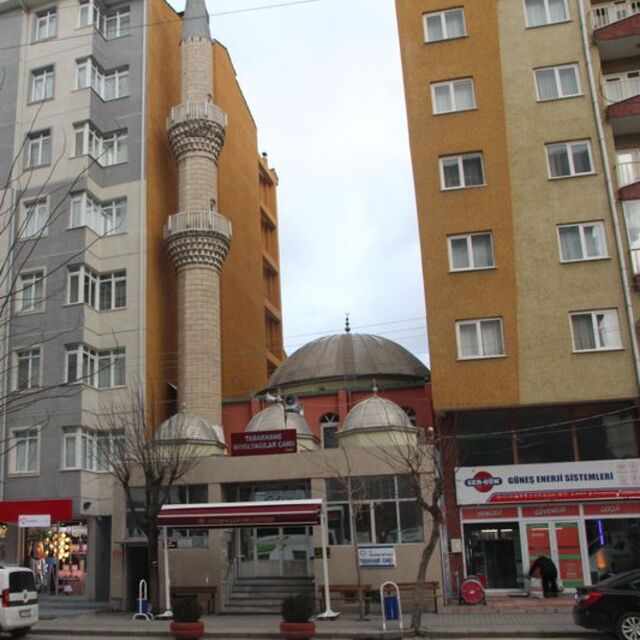 İki apartman arasında kaldı