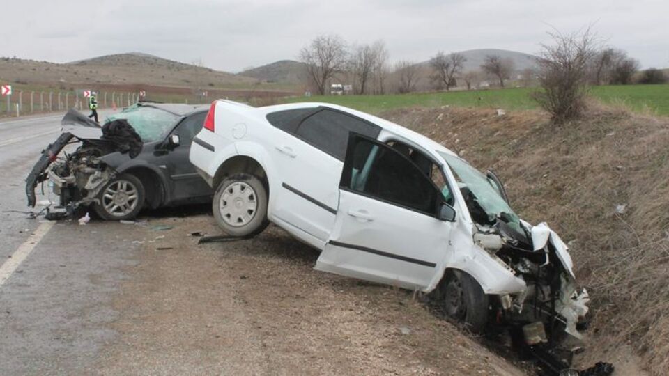 Kafa kafaya çarpıştılar: 3 ölü, 4 yaralı!