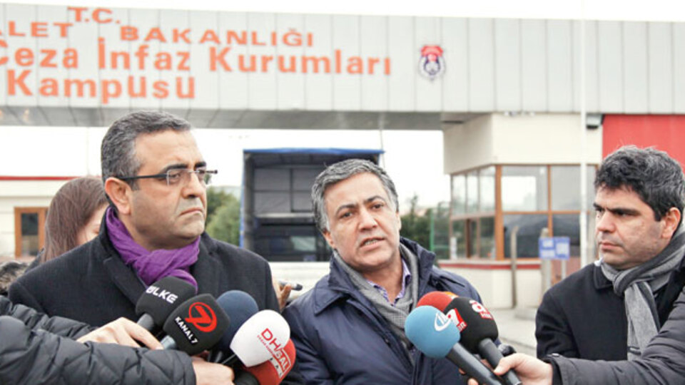 CHP'den Silivri Cezaevi'ne ziyaret