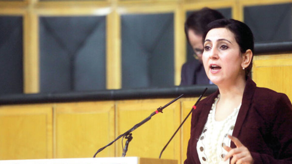 "Paket, taşları bağlayıp köpekleri salma paketidir"