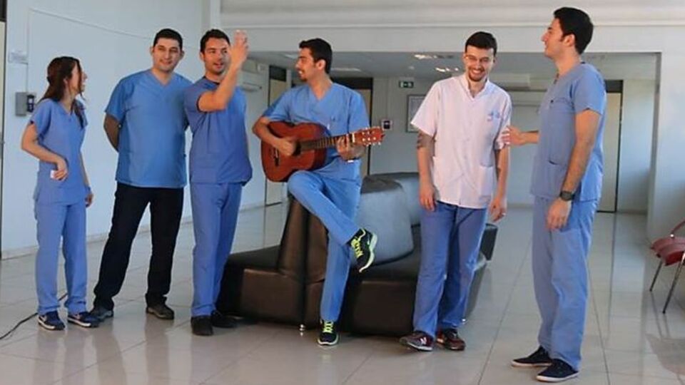 Öğrencileri klip yaptı