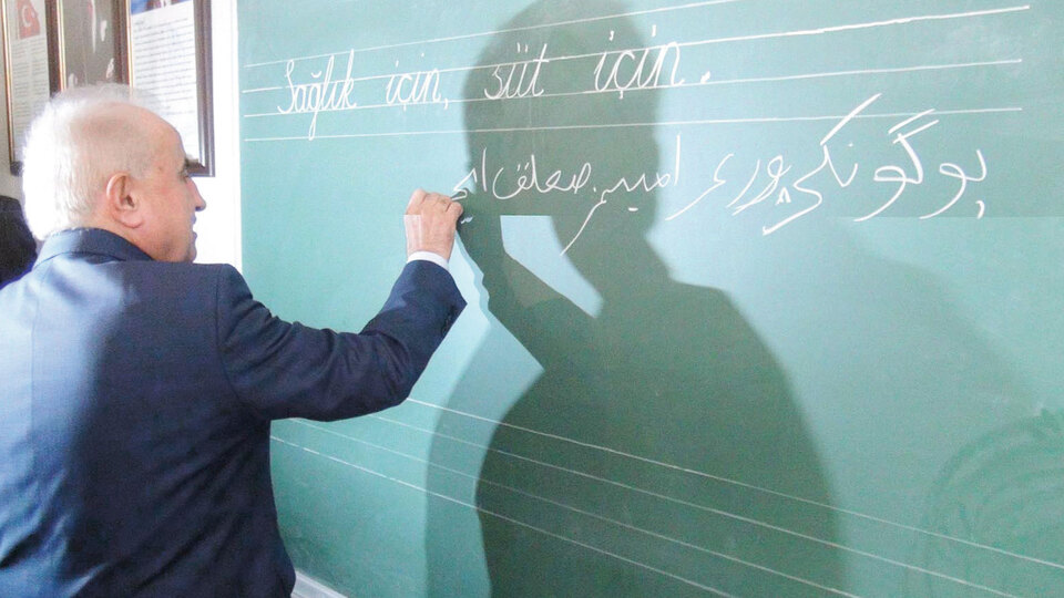 Validen 'Osmanlıca' süt mesajı