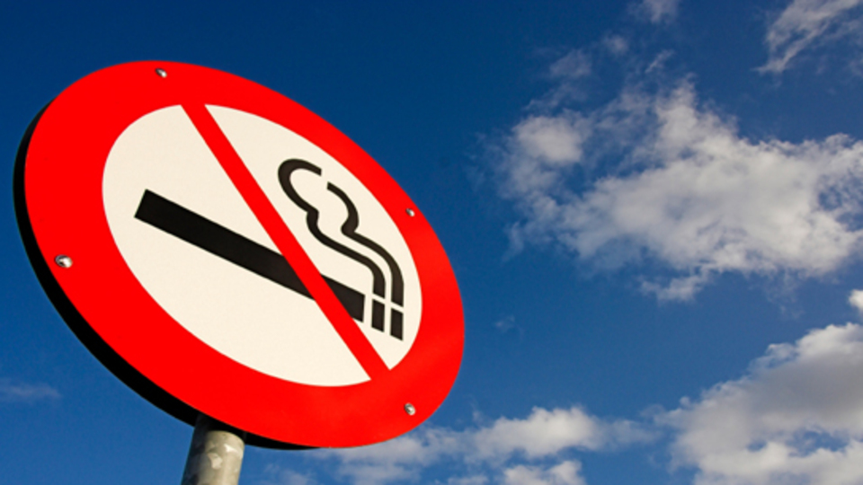 Sigara tiryakisine 5 metre uzaklaştırma!