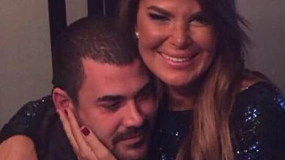 Evli sevgiliden Özlem'e destek