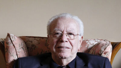 Mahir Kaynak hayatını kaybetti