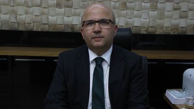 'Kendi kararıyla koluna bağladı'