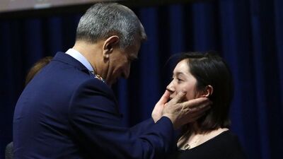 Şehit eşinin gözyaşı