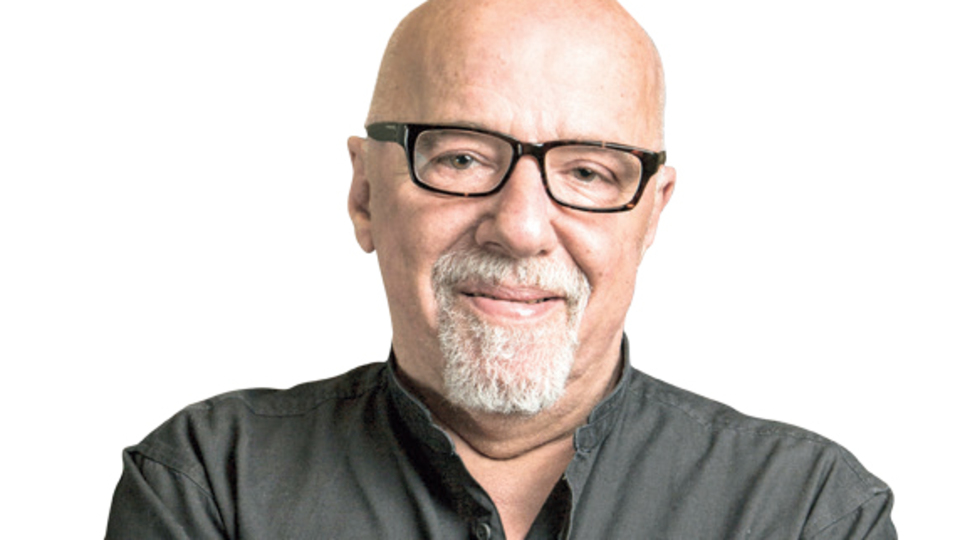 'En büyük aptallar, her şeyden anlam çıkarmaya çalışanlardır'