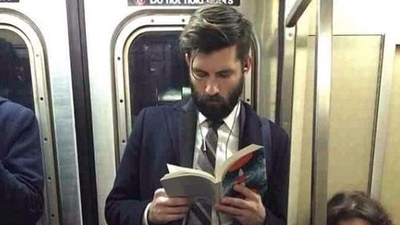 Kitap Okuyan Yakışıklılar!