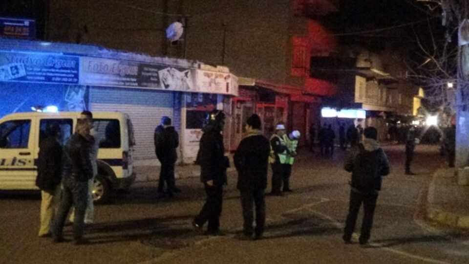 Polis operasyonuna taşlı tepki!