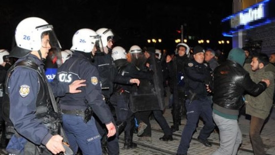 TÜRGEV protestosuna polis müdahalesi!