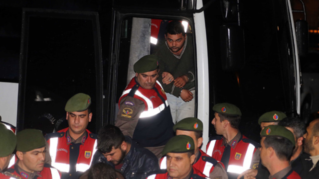 "Bu soyadını taşımaktan utanıyoruz, değiştireceğiz"
