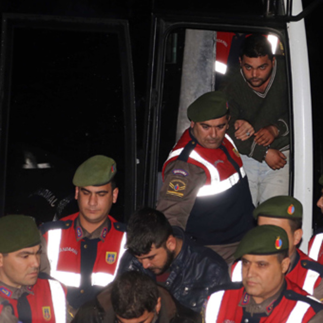 "Bu soyadını taşımaktan utanıyoruz, değiştireceğiz"