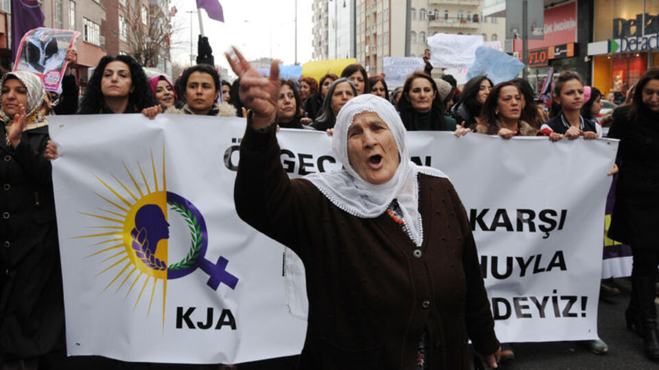 Diyarbakır halkı Özgecan için zılgıtlı eylem yaptı