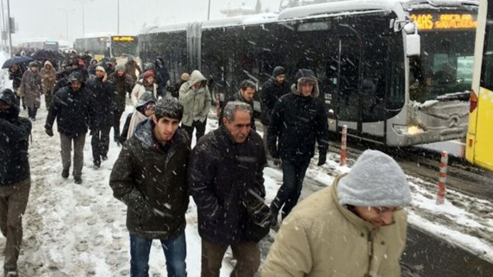 4 kilometrelik metrobüs trafiği!