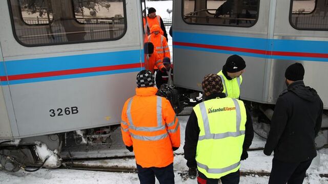 Tramvay raydan çıktı
