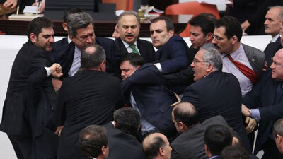 Meclis'te yine kavga çıktı