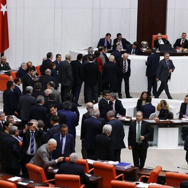 'Sataşma var' kuyruğu!