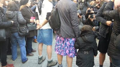 Özgecan için etek giydiler