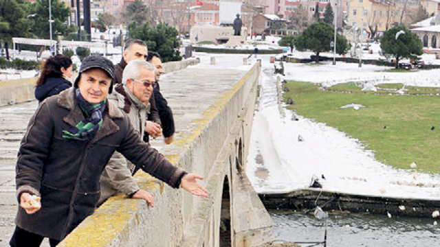 Akgün göçmen kuşları unutmadı
