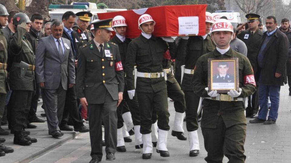 Üsteğmen Burak'a gözyaşlarıyla veda