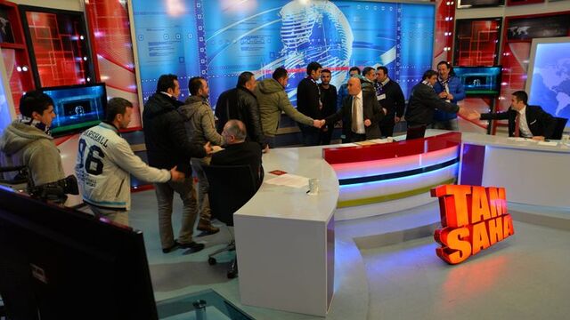 Taraftar canlı yayını bastı