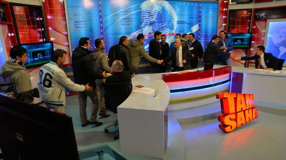 Taraftar canlı yayını bastı