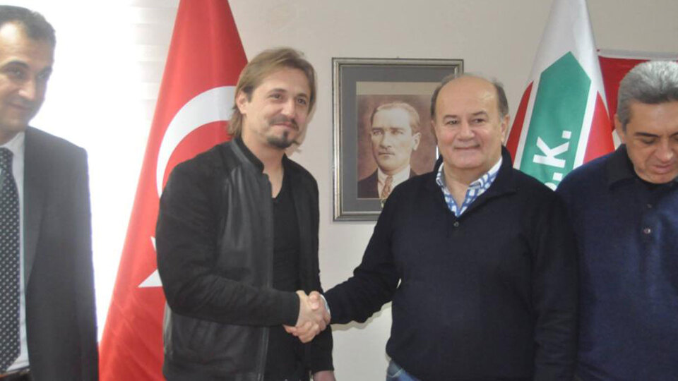 Ayhan Akman imzayı attı