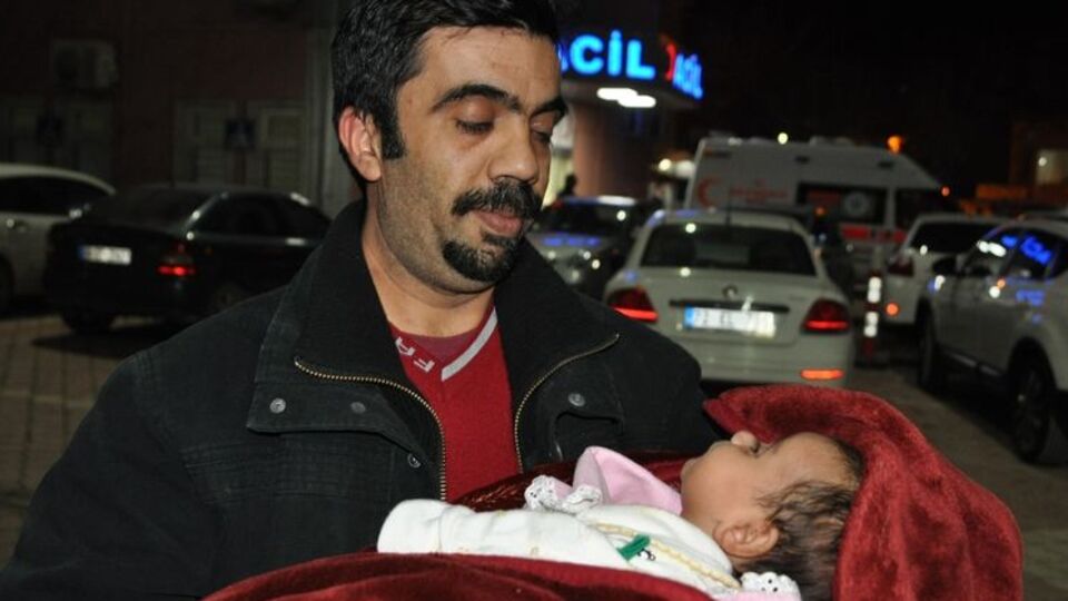 Minik Buse'nin imdadına polis yetişti