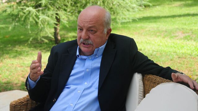 Sadri Şener bombaladı