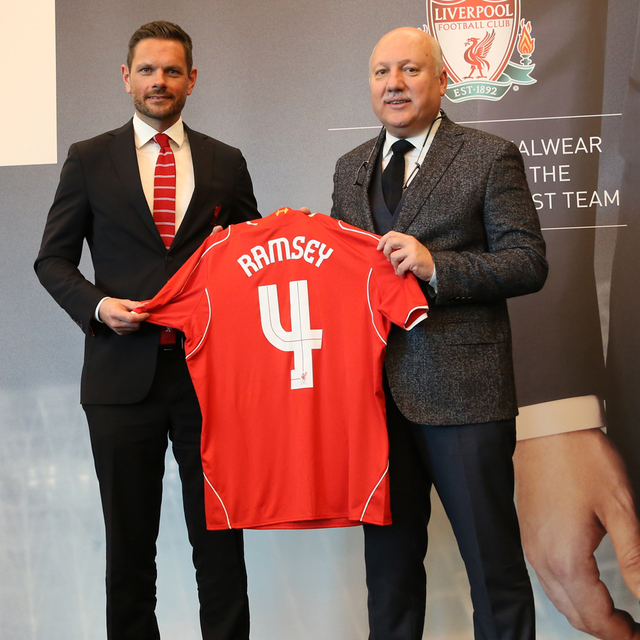 Ramsey, Liverpool ile sözleşmesini 1 yıl uzattı