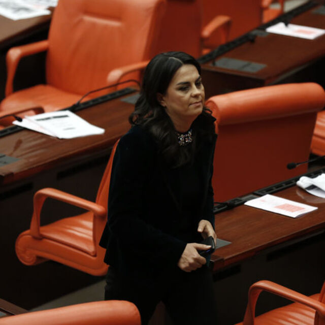 Özür diledi, Meclis karıştı!